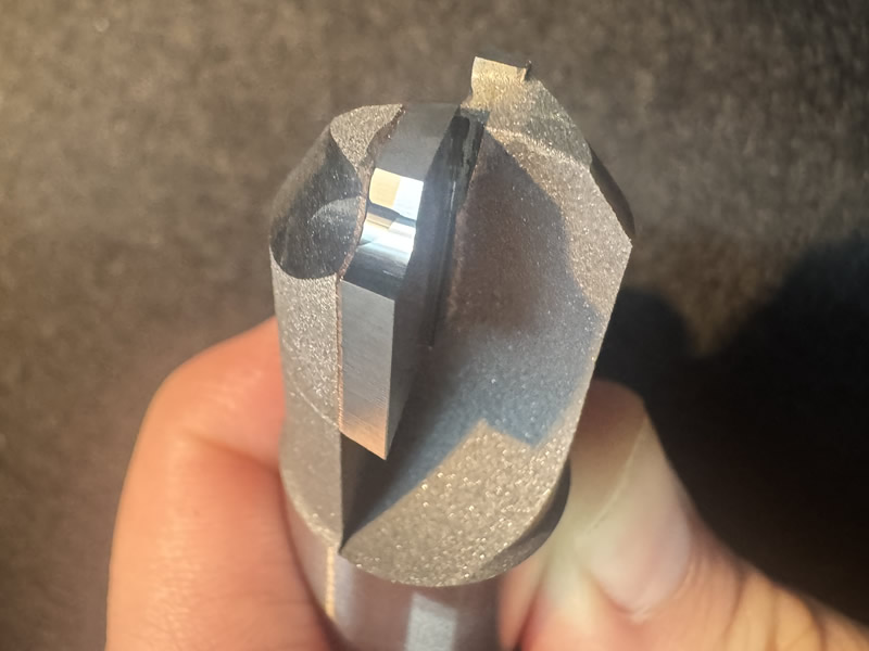 スロッチングエンドミル　→　特殊内Rカッターに成形